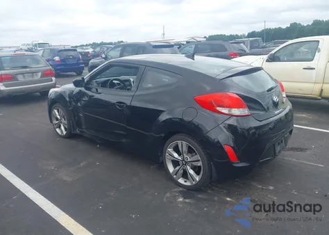 2012 Hyundai Veloster Base W/Red/Black z USA, uszkodzony, nr VIN KMHTC6AD9CU053040